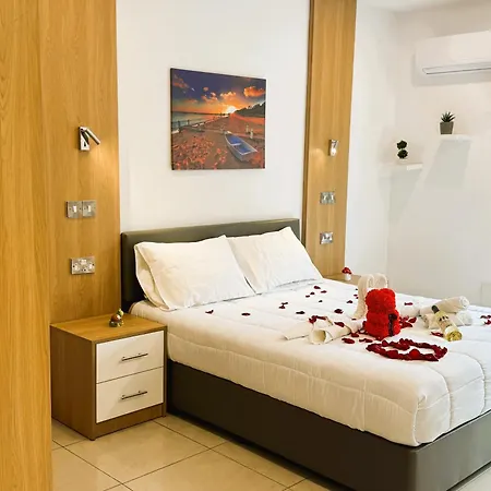 Prime Location! - 400m From The *