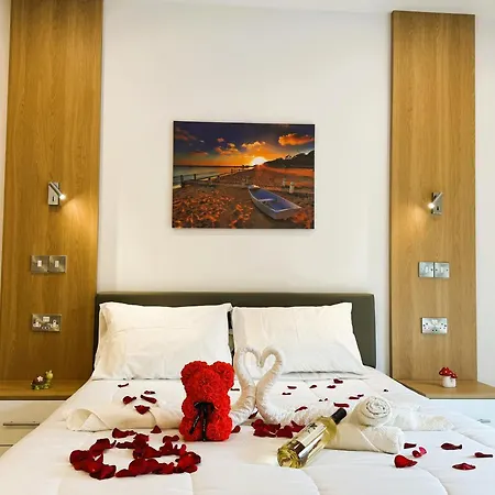 Prime Location! - 400m From The