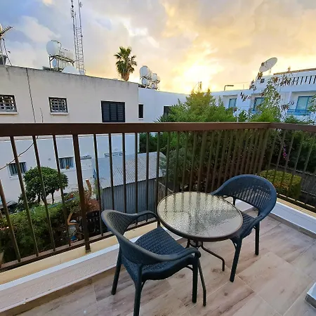 Appartement Prime Location! - 400m From The Paphos