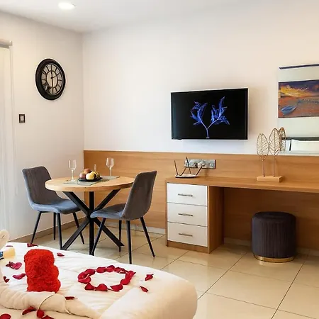 Prime Location! - 400m From The Apartment Paphos