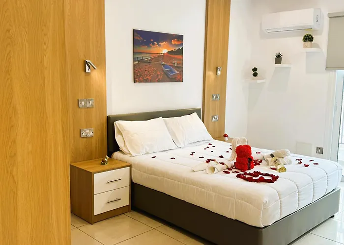 Prime Location! - 400m From The *