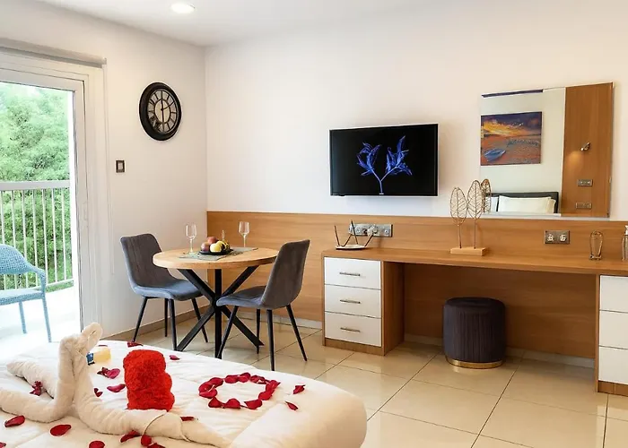 Prime Location! - 400m From The Apartamento Paphos